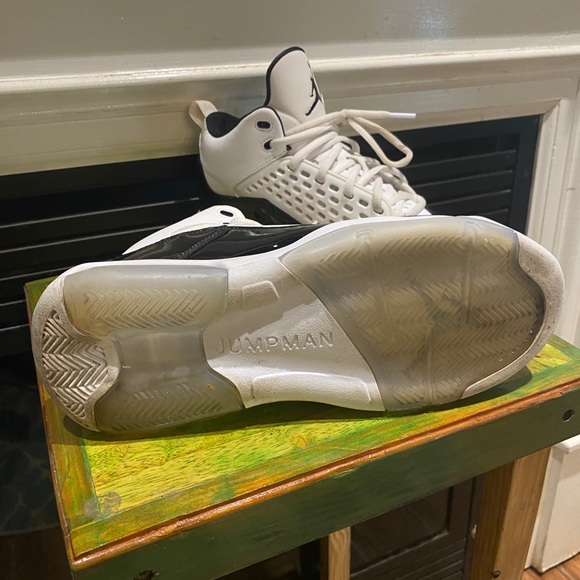 Men’s Air Jordan 11 Tennis Shoes, Size 9.5 - Picture 3 of 5